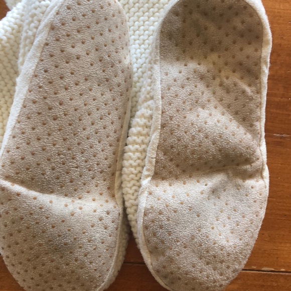 Cozy Off-white Slipper Shoes Boots | Small | 5-6 - Picture 3 of 7